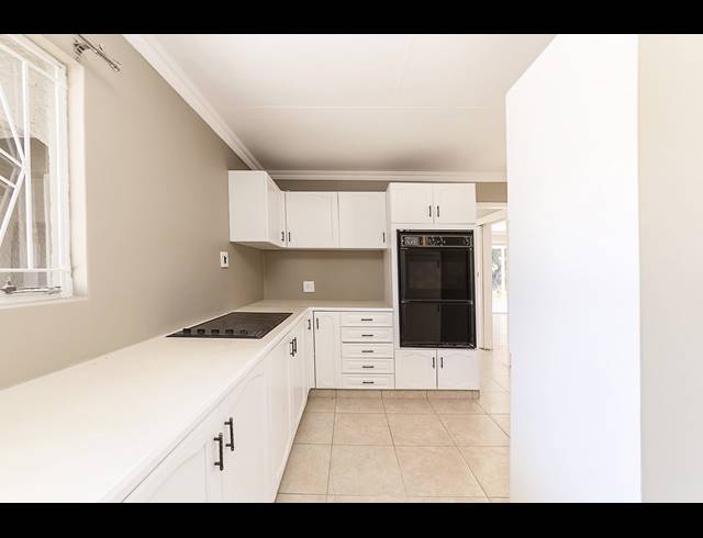 4 BEDROOM FREESTANDING TO LET IN JUKSKEI PARK